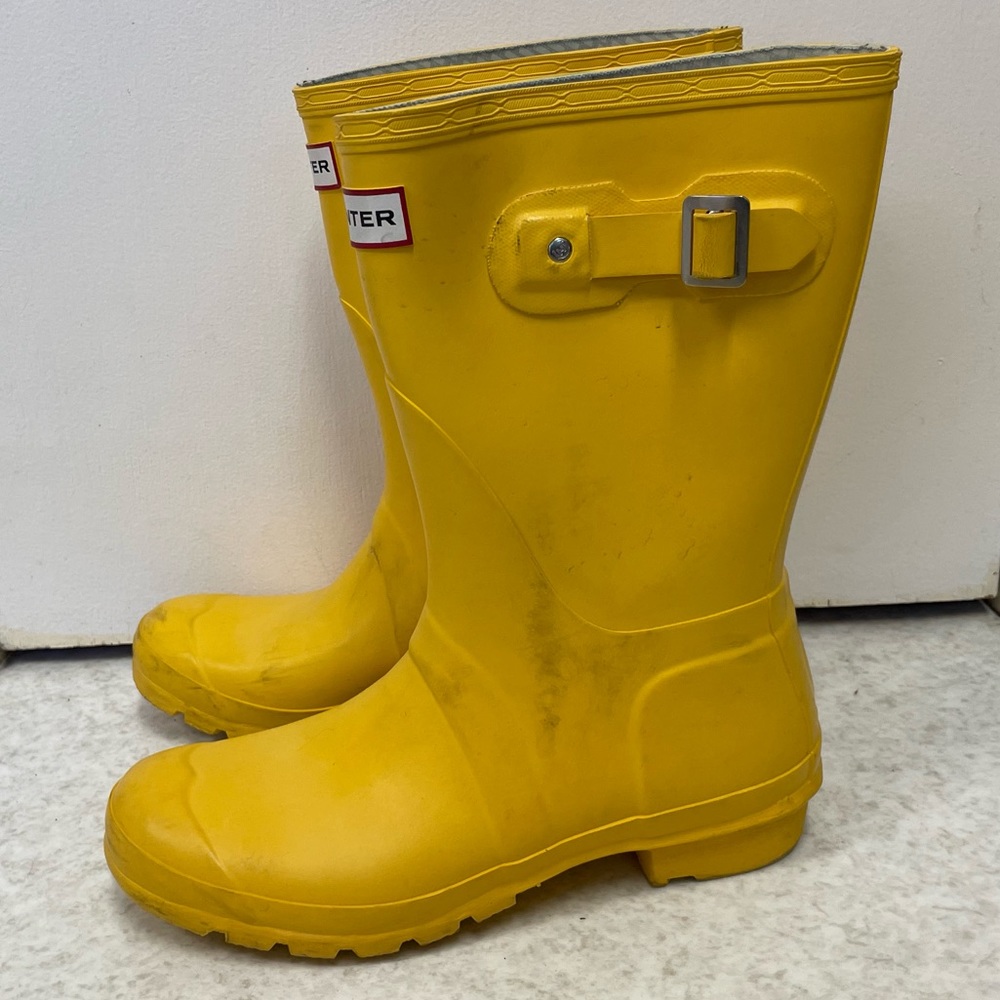 COPY - Hunter yellow rainboots mid calf size women’s 9, slightly worn